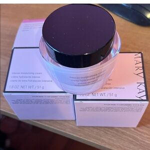 Mary Kay Hydrating Cream in Pink and Black Jar. 4 jars